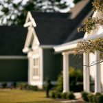 Obniżenie wartości nieruchomości przez sąsiada - porady prawne