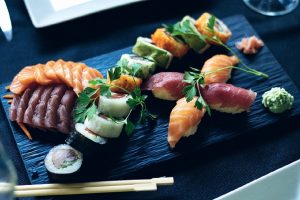 Co warto wiedzieć o uwielbianym przez nas sushi?